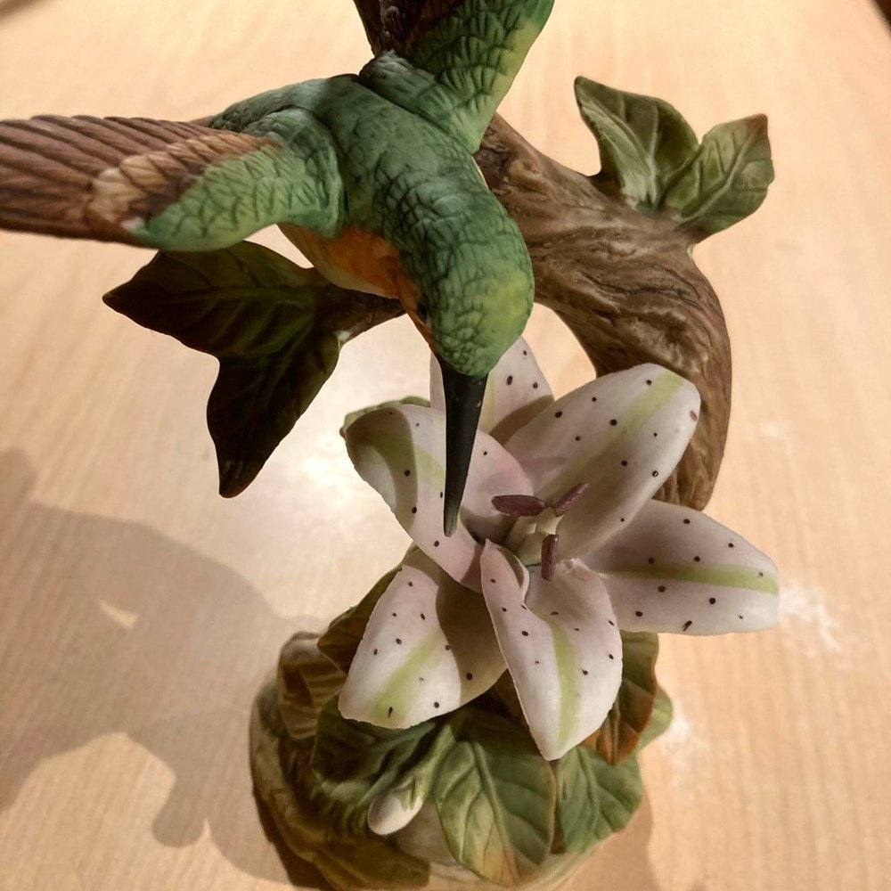 Vintage Aldon Porcelain Hummingbird with Flower 1988 trademark